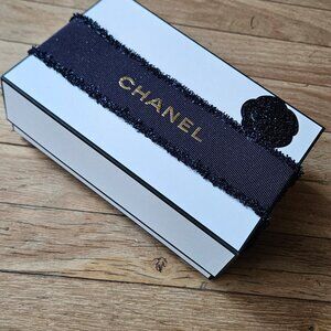 CHANEL gift box with ribbon/filling/wrapping paper/pouch/card. Limited Edition
